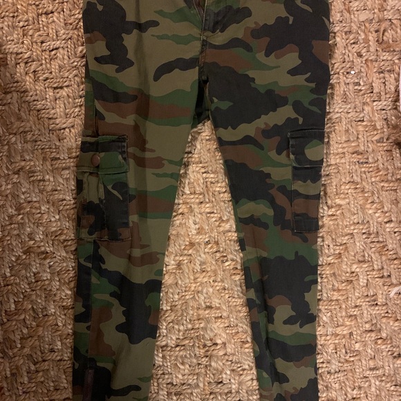 Clothes - Picture 7 of 8